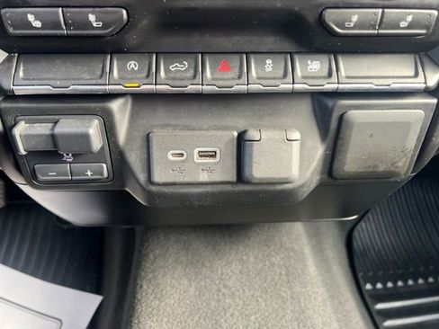 Used 2021 Chevrolet Silverado 1500 LT image 27