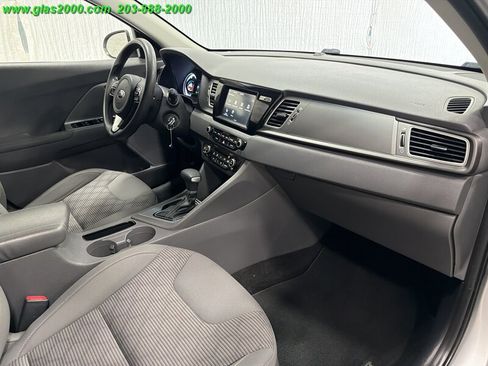 Used 2018 Kia Niro FE FWD image 5