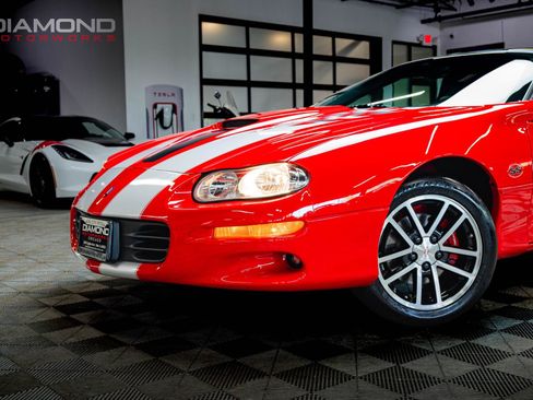 Used 2002 Chevrolet Camaro Z28 w/ SS Performance/Appearance Pkg RWD image 2