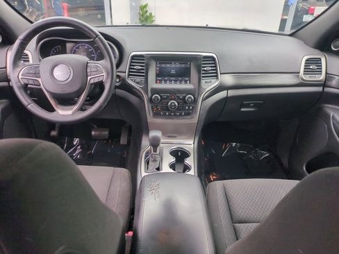 Used 2019 Jeep Grand Cherokee Laredo RWD image 16