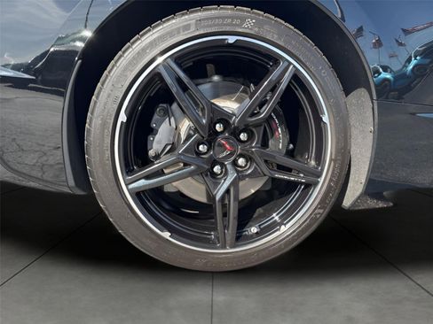 Used 2022 Chevrolet Corvette Stingray Premium Cpe w/ Z51 Performance Package RWD image 11