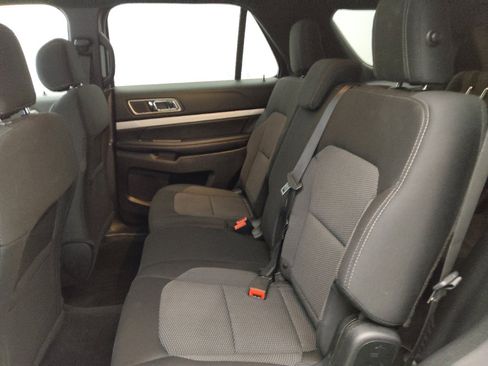 Used 2017 Ford Explorer XLT w/ Equipment Group 201A FWD image 18