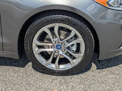 Used 2020 Ford Fusion SEL image 10