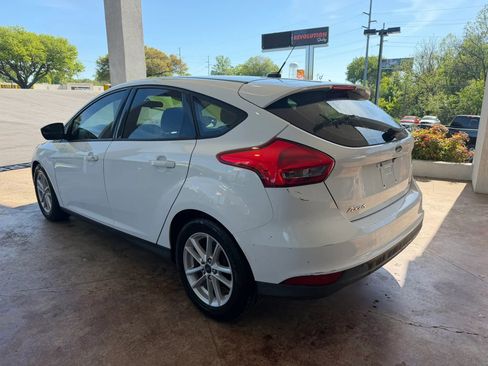 Used 2018 Ford Focus SE FWD image 4