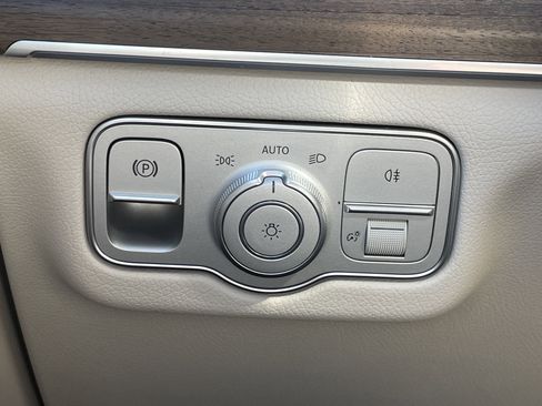 New 2026 Mercedes-Benz GLS 450 4MATIC image 24