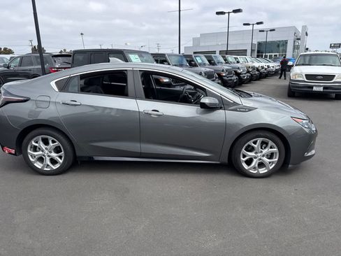 Used 2017 Chevrolet Volt Premier w/ Driver Confidence II Package FWD image 11