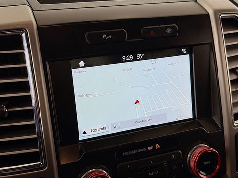 Used 2016 Ford F150 Platinum w/ Equipment Group 701A Luxury image 33