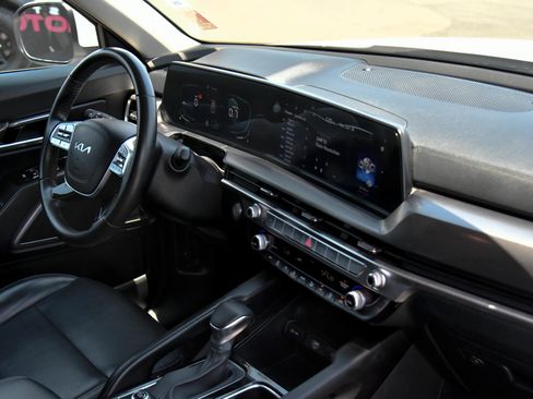 Used 2025 Kia Telluride LX FWD image 46