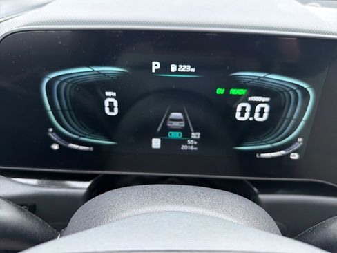 Certified 2025 Kia Niro EX image 18