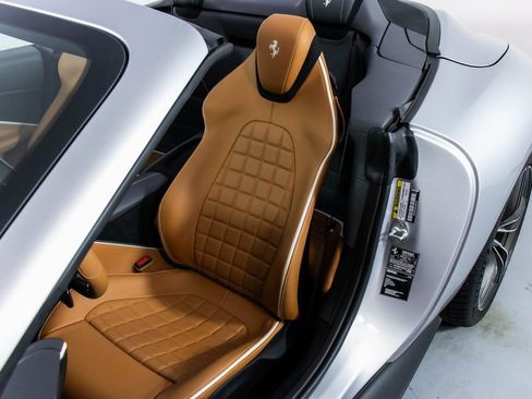 Certified 2025 Ferrari Roma Spider RWD image 6