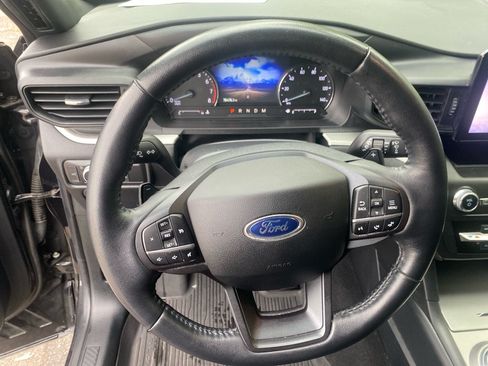 Used 2020 Ford Explorer XLT AWD/4WD image 11