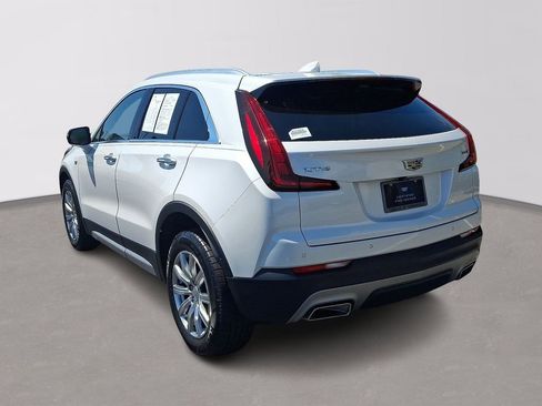 Used 2022 Cadillac XT4 Premium Luxury w/ Enhanced Visibility Package FWD image 4