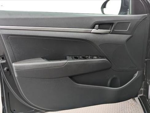 Used 2019 Hyundai Elantra SE w/ Cargo Package image 13