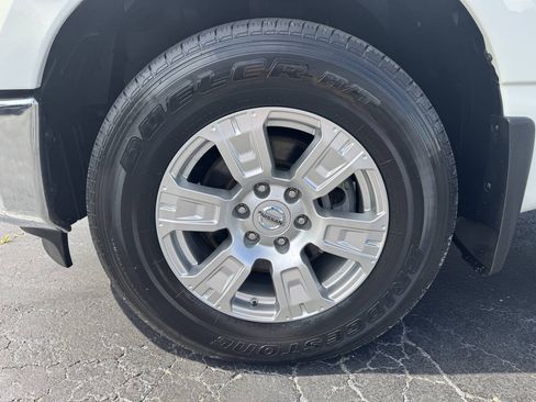 Used 2018 Nissan Titan SV w/ SV Convenience Package AWD/4WD image 12