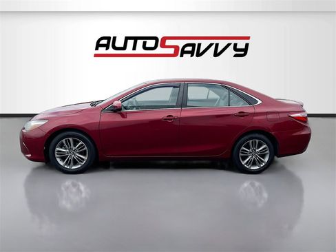 Used 2017 Toyota Camry SE image 4
