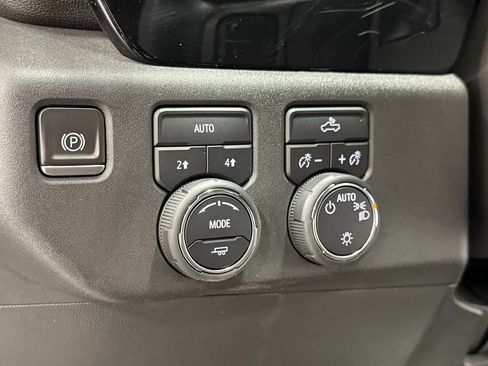 Used 2023 Chevrolet Silverado 1500 LT AWD/4WD image 19