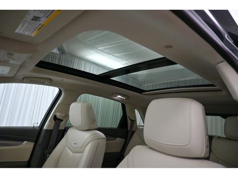 Used 2022 Cadillac XT5 Premium Luxury image 11