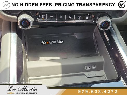 Used 2025 Chevrolet Suburban LT RWD image 27