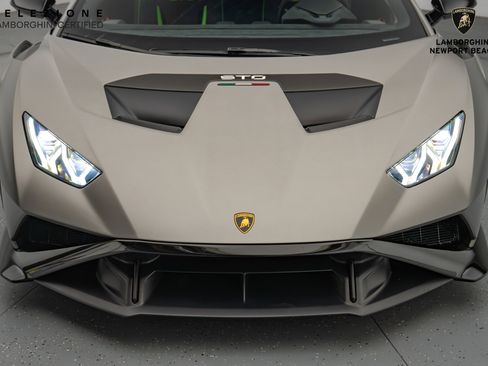 Used 2023 Lamborghini Huracan STO image 11