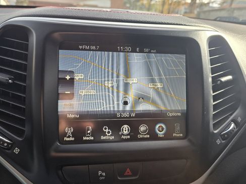 Used 2018 Jeep Cherokee Trailhawk image 22