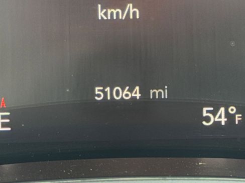 Used 2025 Chrysler Pacifica Select image 39