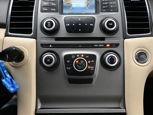 Used 2018 Ford Taurus SE image 18