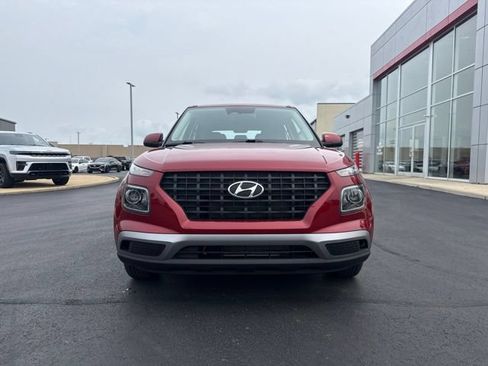 Used 2025 Hyundai Venue SE FWD image 2