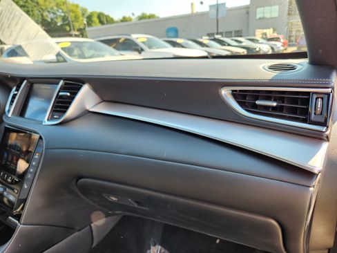 Used 2021 INFINITI QX50 Luxe w/ Appearance Package AWD/4WD image 17