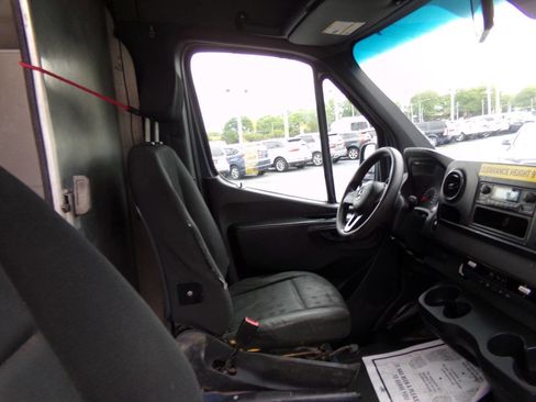 Used 2019 Mercedes-Benz Sprinter 170 image 25