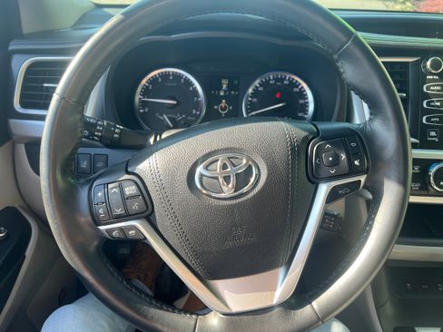 Used 2015 Toyota Highlander Limited image 12