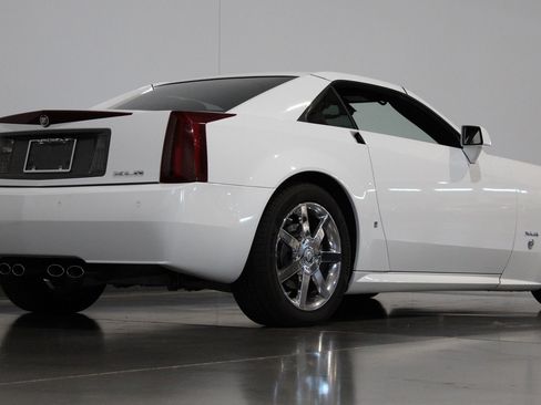 Used 2008 Cadillac XLR RWD image 35