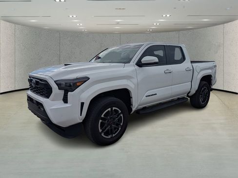 Used 2024 Toyota Tacoma TRD Sport w/ TRD Sport Upgrade Package image 7