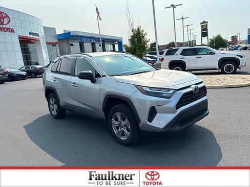 Used 2025 Toyota RAV4 LE AWD/4WD image 2