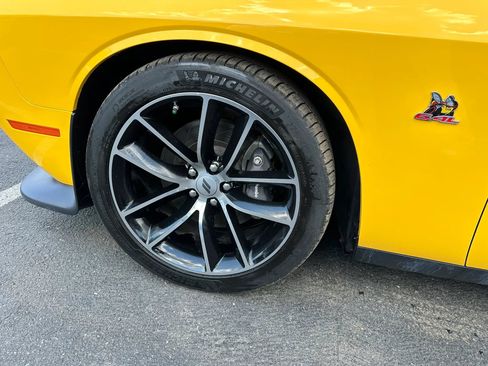 Used 2017 Dodge Challenger R/T Scat Pack w/ Leather Interior Group RWD image 12