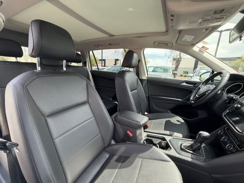 Used 2020 Volkswagen Tiguan SE w/ Panoramic Sunroof Package FWD image 19
