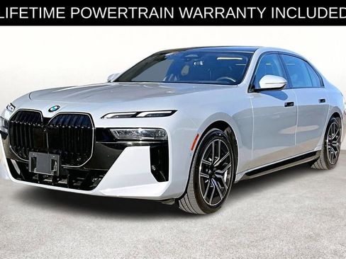Used 2025 BMW 740i xDrive image 13