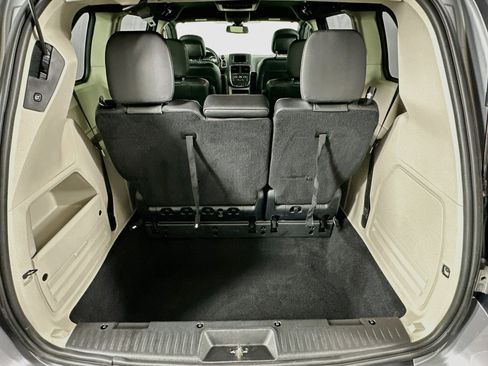 Used 2019 Dodge Grand Caravan SXT FWD image 28