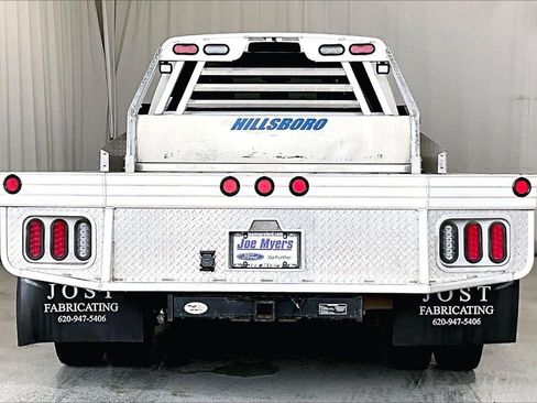 Used 2022 RAM 5500 Tradesman w/ Chrome Appearance Group AWD/4WD image 3
