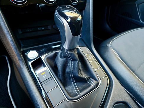 Used 2023 Volkswagen Taos SE w/ Black Wheel Package FWD image 18