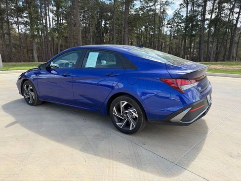 Certified 2025 Hyundai Elantra Sport FWD image 3