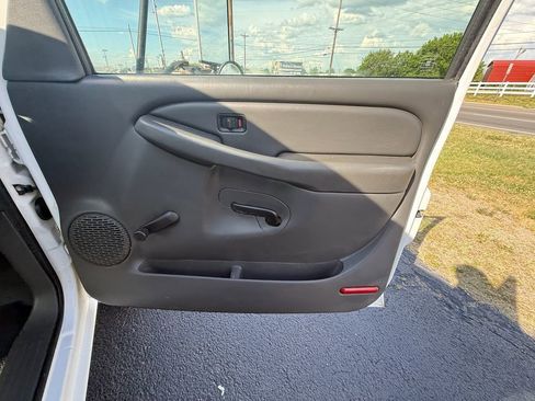 Used 2006 Chevrolet Silverado 3500 2WD Regular Cab w/ Heavy-Duty Power Package image 18