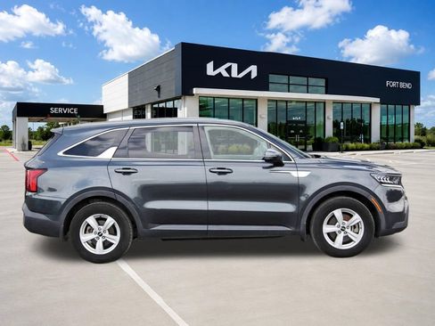 Used 2022 Kia Sorento LX FWD image 4