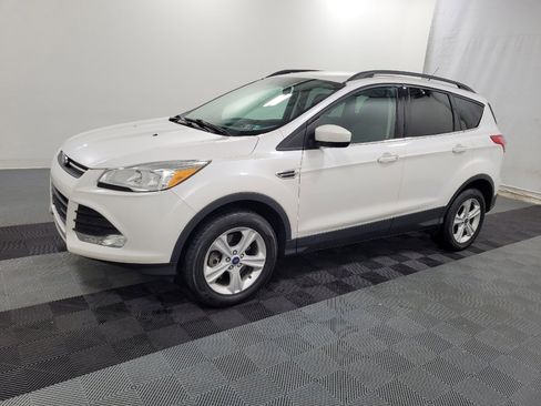 Used 2016 Ford Escape SE w/ Equipment Group 201A AWD/4WD image 2