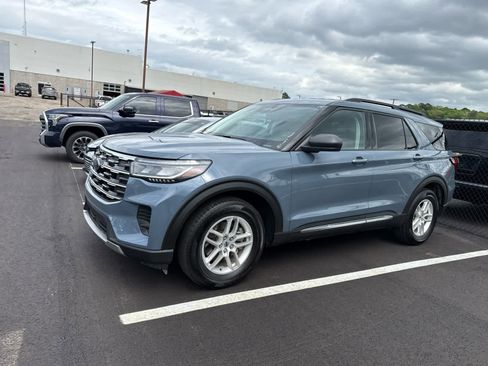 Used 2025 Ford Explorer Active image 4