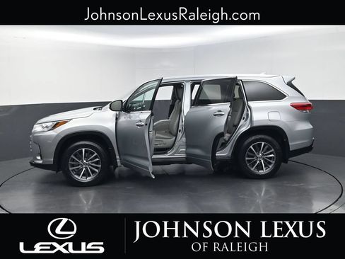 Used 2018 Toyota Highlander XLE AWD/4WD image 33