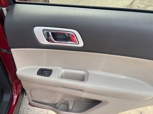 Used 2014 Ford Explorer XLT w/ Equipment Group 202A FWD image 13