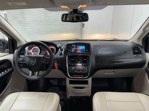Used 2019 Dodge Grand Caravan SE w/ Power Convenience Group I image 17