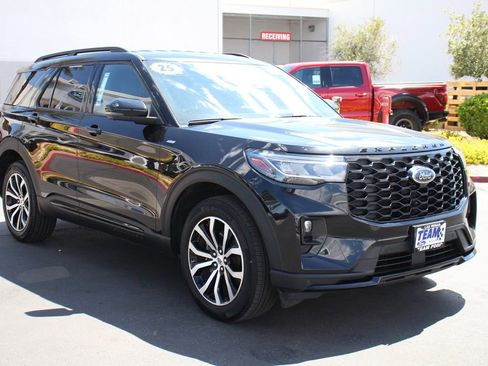 Certified 2025 Ford Explorer ST-Line AWD/4WD image 11