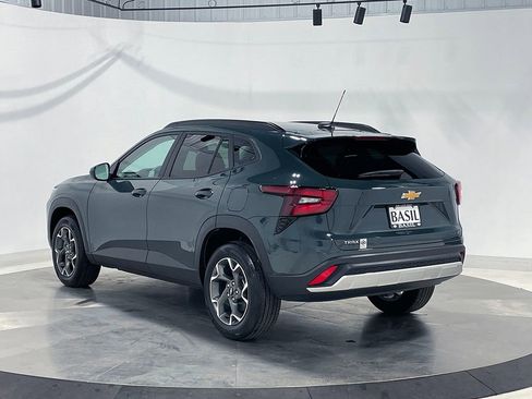 Used 2025 Chevrolet Trax LT FWD image 13