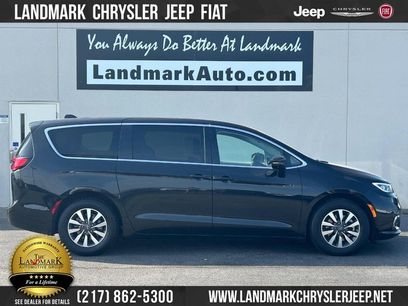 Used 2022 Chrysler Pacifica Touring-L w/ Uconnect Theater Family Group